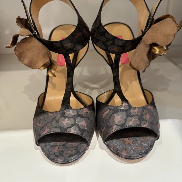 Betsey Johnson Shoes - Picture 1 of 4